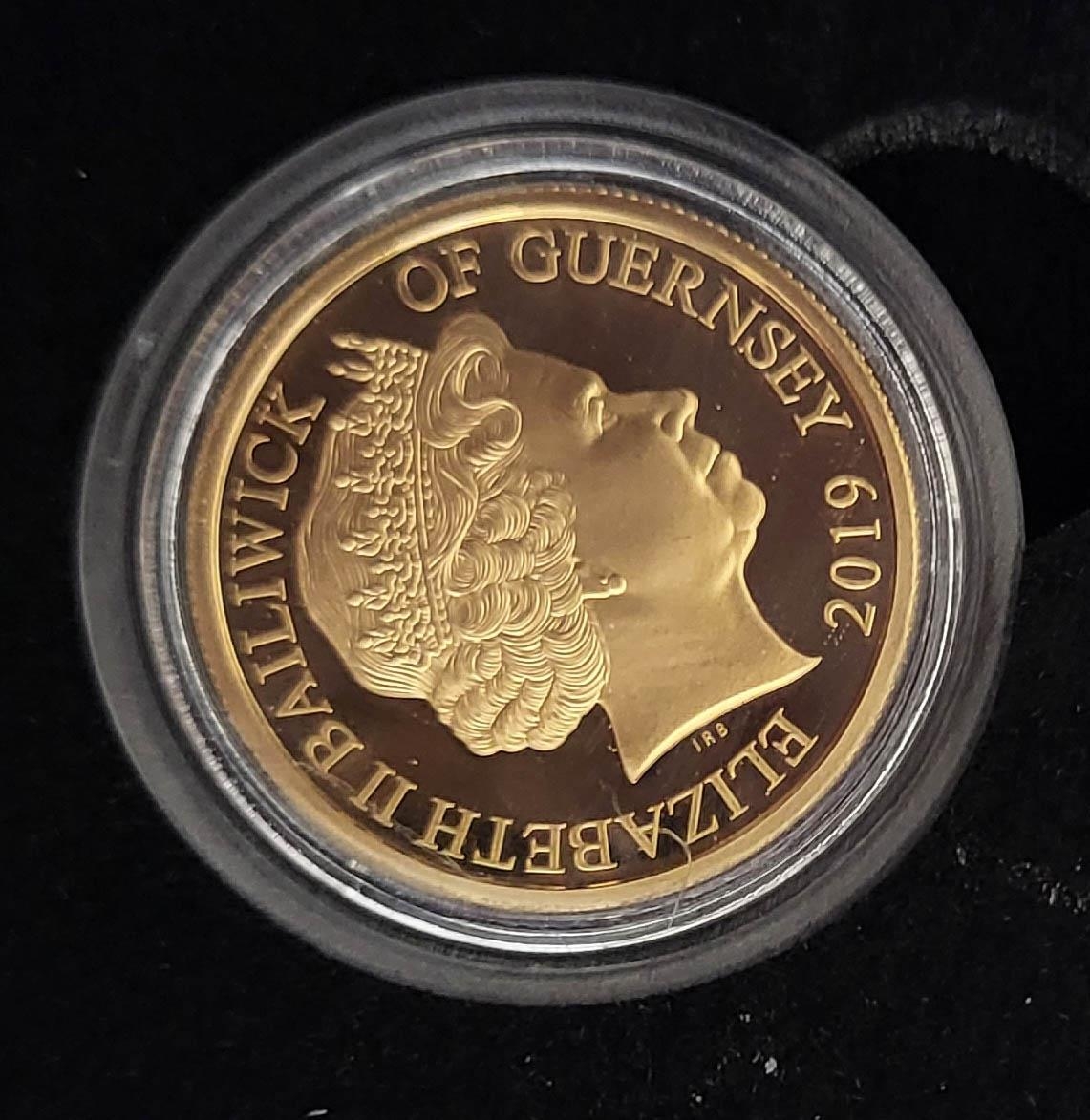 A 22CT GOLD 'D-DAY LANDINGS ' FULL SOVEREIGN PROOF COIN, DATED 2019 With Cromwell tank MK 1V, - Image 5 of 5