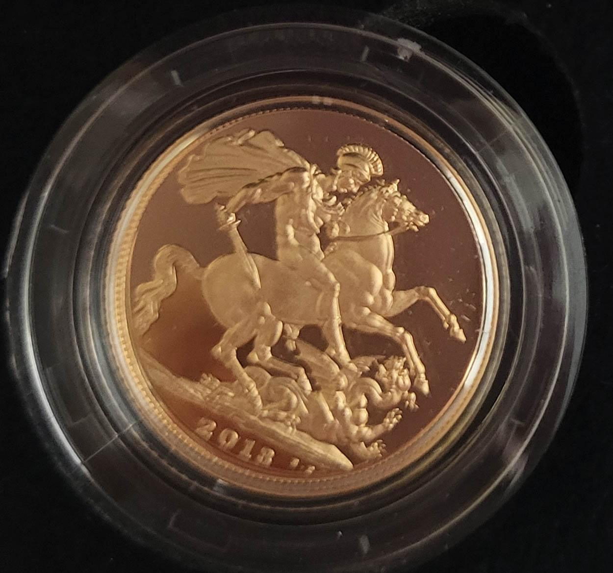 A 22CT GOLD FULL SOVEREIGN PROOF COIN, DATED 2013 With George and Dragon design to reverse, in a - Image 2 of 5