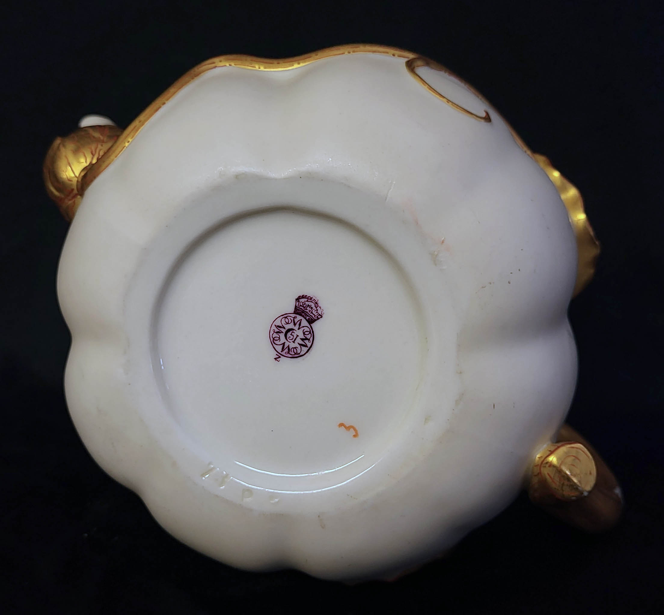 ROYAL WORCESTER, A FINE LATE 19TH CENTURY AESTHETIC MOVEMENT IVORY GLAZED LILYPAD TEAPOT The body - Image 8 of 15