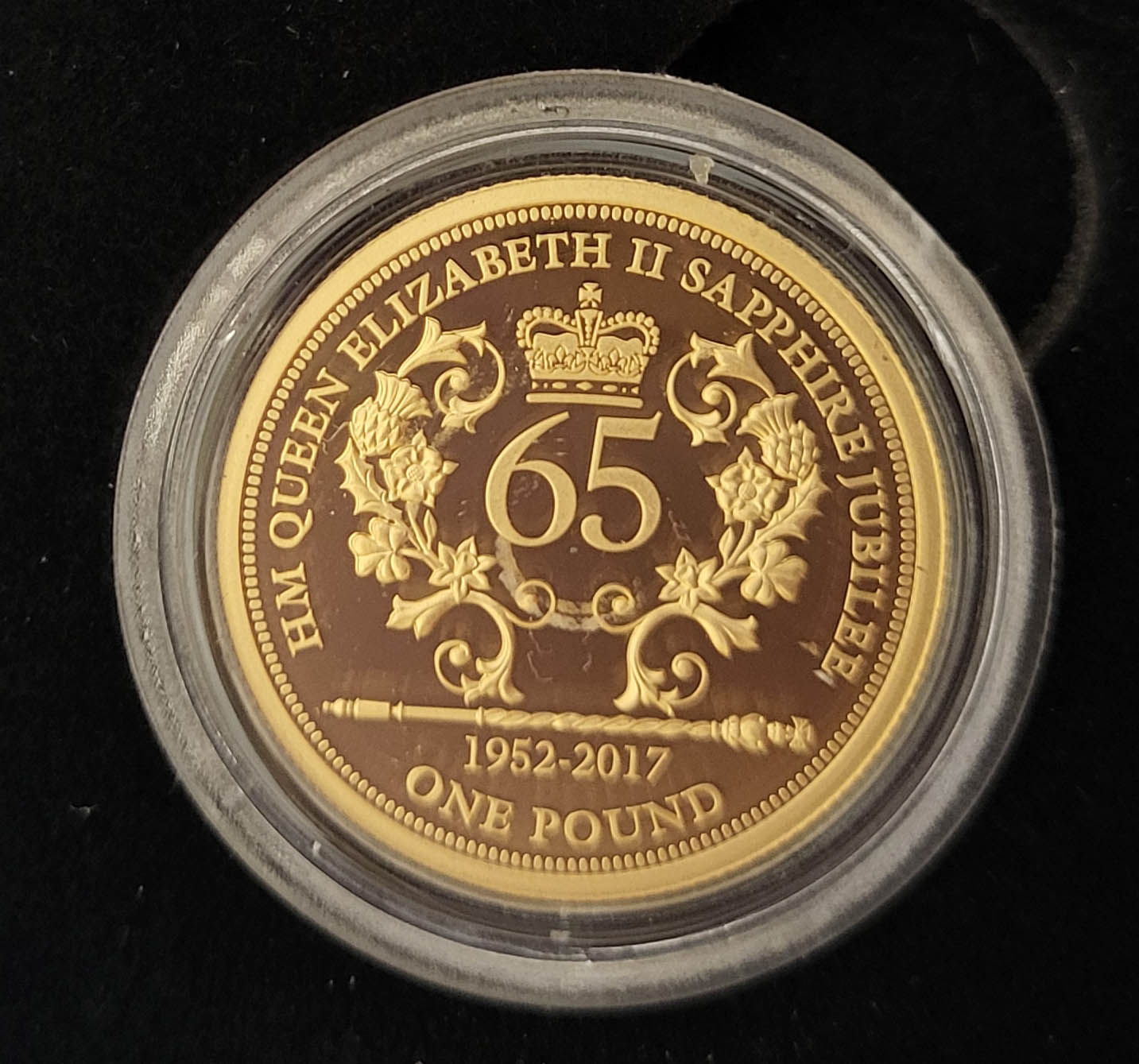 A 22CT GOLD SAPPHIRE JUBILEE ONE POUND PROOF COIN, DATED 2017 With Queen Elizabeth II portrait and - Image 2 of 5