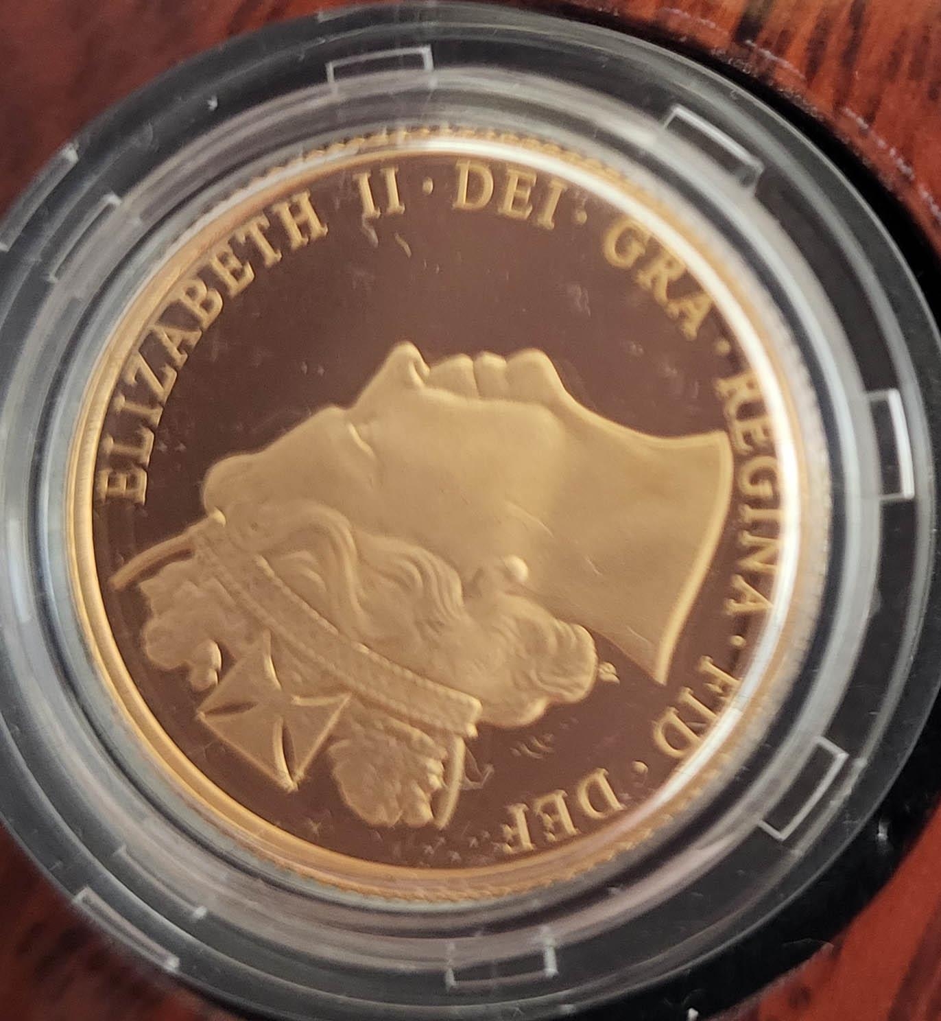 A 22CT GOLD FULL SOVEREIGN PROOF COIN, DATED 2016 With George and Dragon to reverse, in a protective - Image 5 of 5