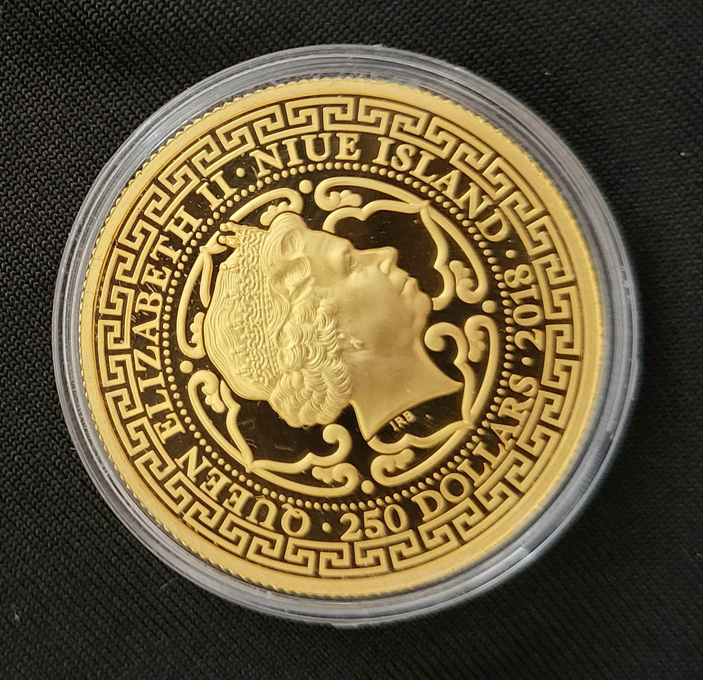 A 24CT GOLD 'EAST INDIA COMPANY US TRADE DOLLAR' PROOF COIN, DATED 2018 With seated Lady Liberty - Image 4 of 5