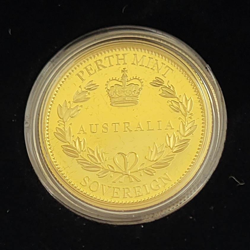 AN AUSTRALIAN MINT 22CT GOLD FULL SOVEREIGN PROOF COIN, DATED 2018 Having Queen Elizabeth II - Image 3 of 5