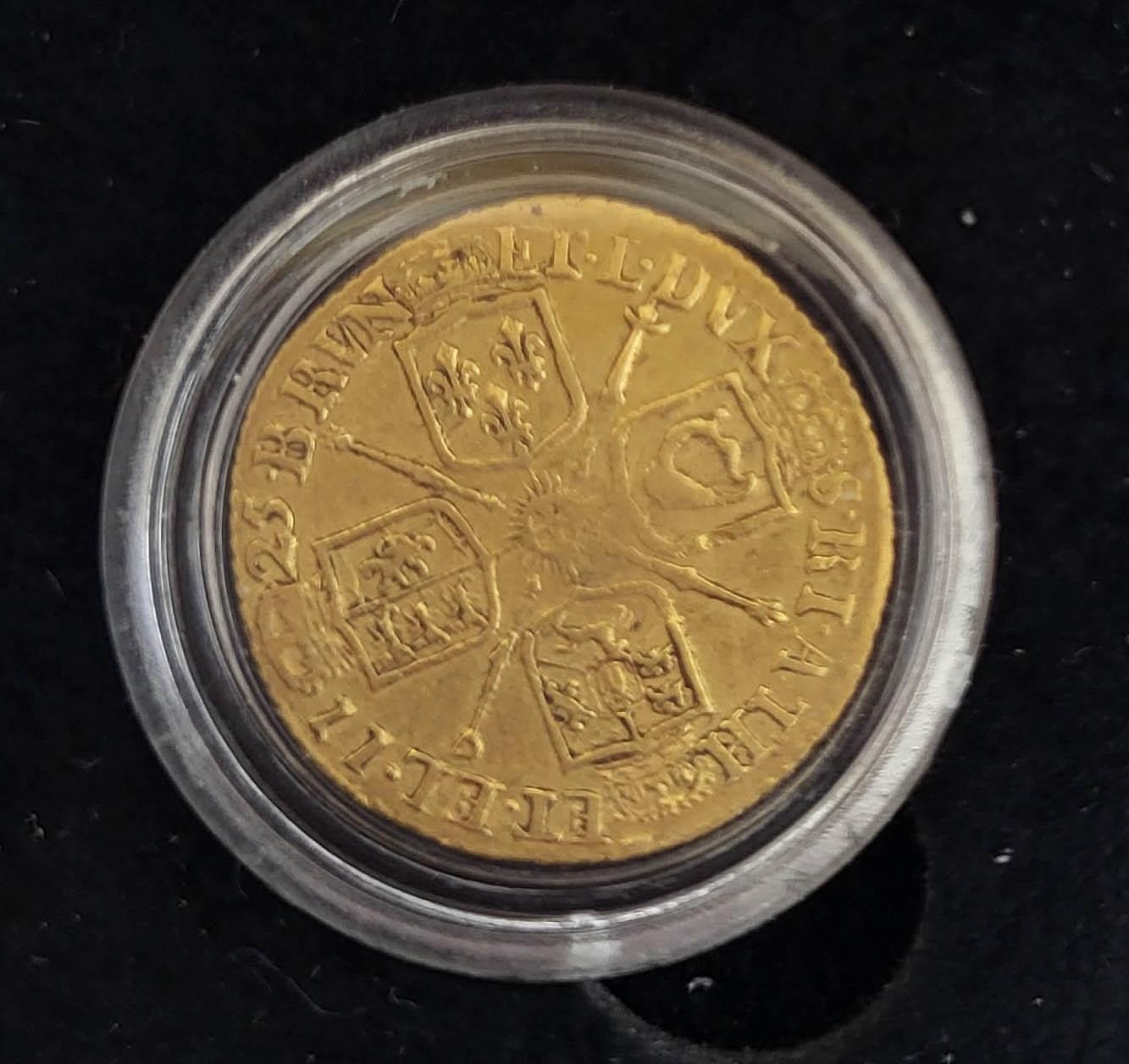 A KING GEORGE I 22CT GOLD HALF GUINEA COIN, DATED 1725 With four crowned cruciform shield designs - Image 5 of 5