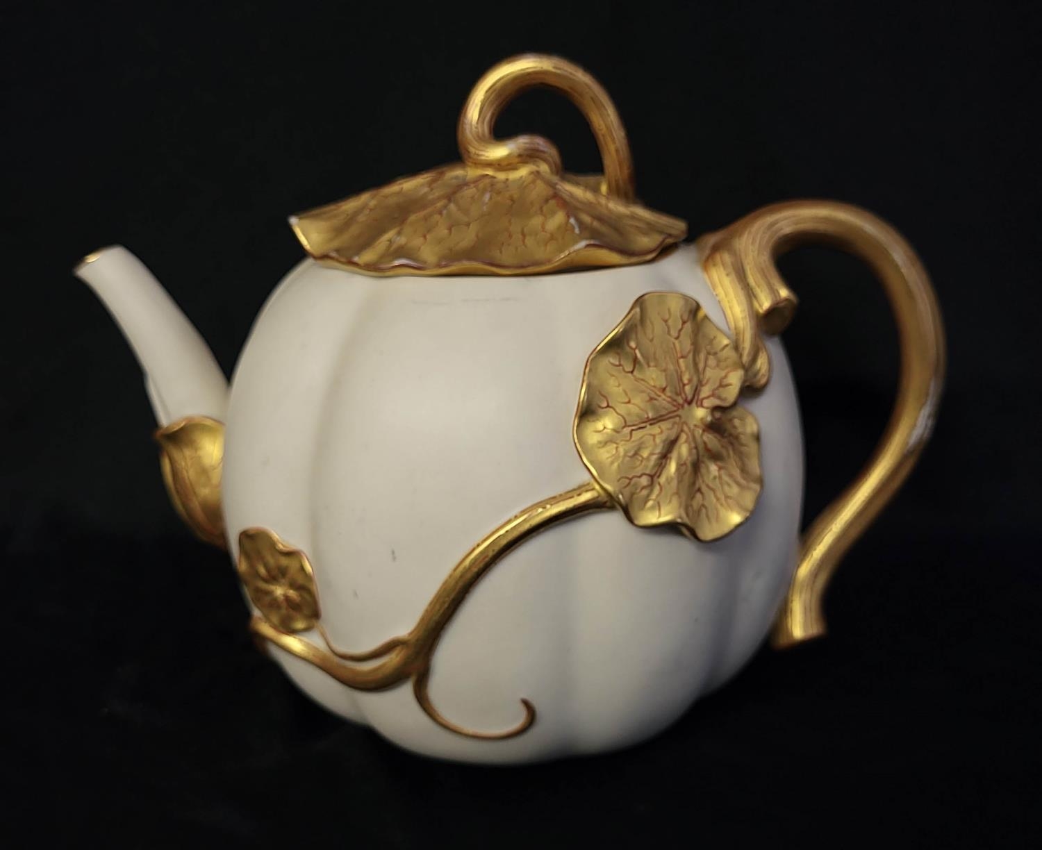 ROYAL WORCESTER, A FINE LATE 19TH CENTURY AESTHETIC MOVEMENT IVORY GLAZED LILYPAD TEAPOT The body - Image 3 of 15