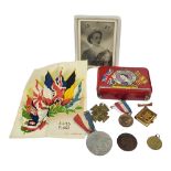 A COLLECTION OF WWI AND LATER COMMEMORATIVE ITEMS To include a silk commemorative cigarette card '