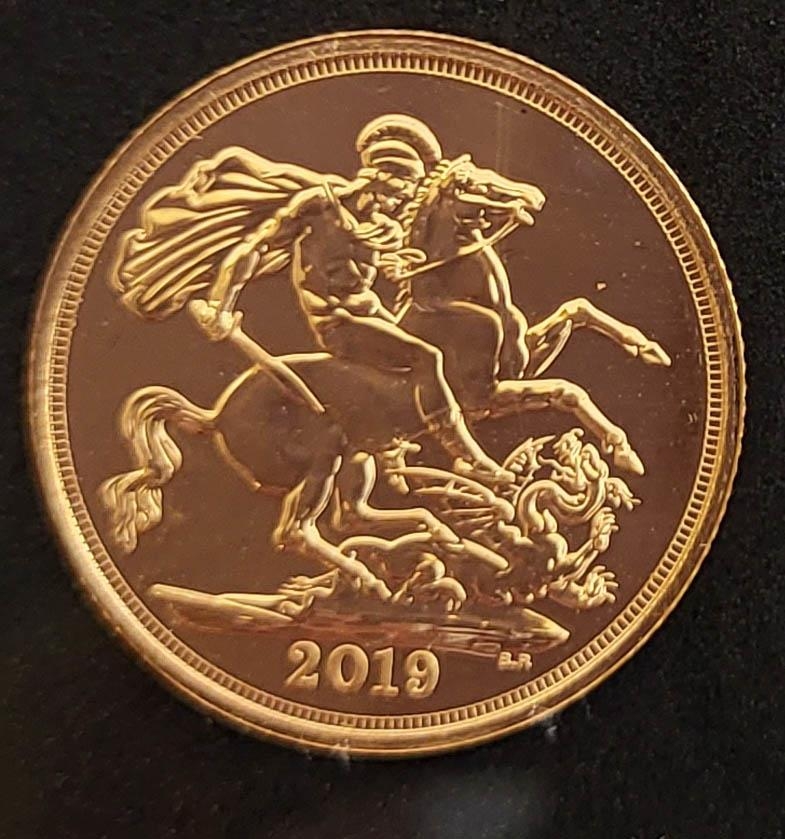 A 22CT GOLD 2019 DATESTAMP FULL SOVEREIGN COIN Bearing George and Dragon design verso, limited - Image 5 of 5