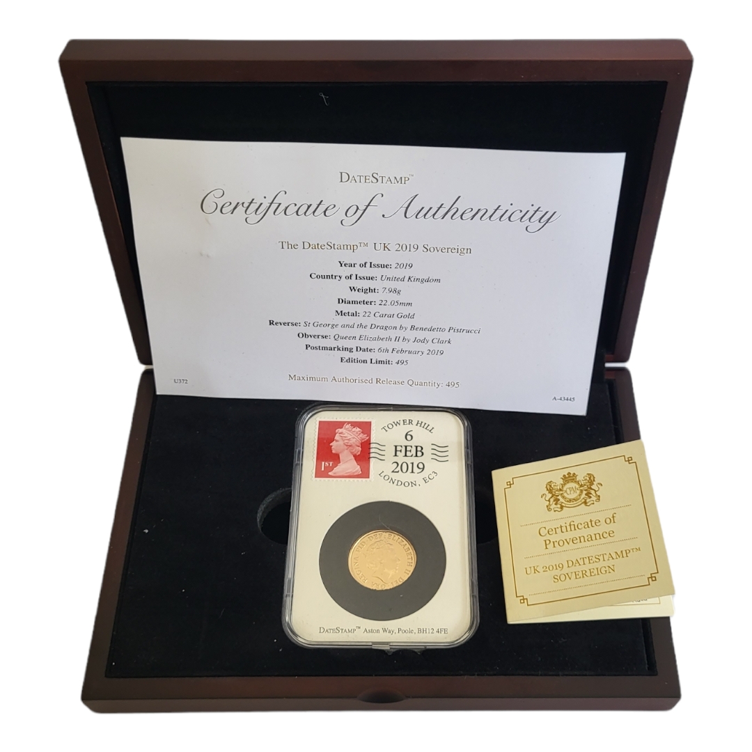 A 22CT GOLD 2019 DATESTAMP FULL SOVEREIGN COIN Bearing George and Dragon design verso, limited