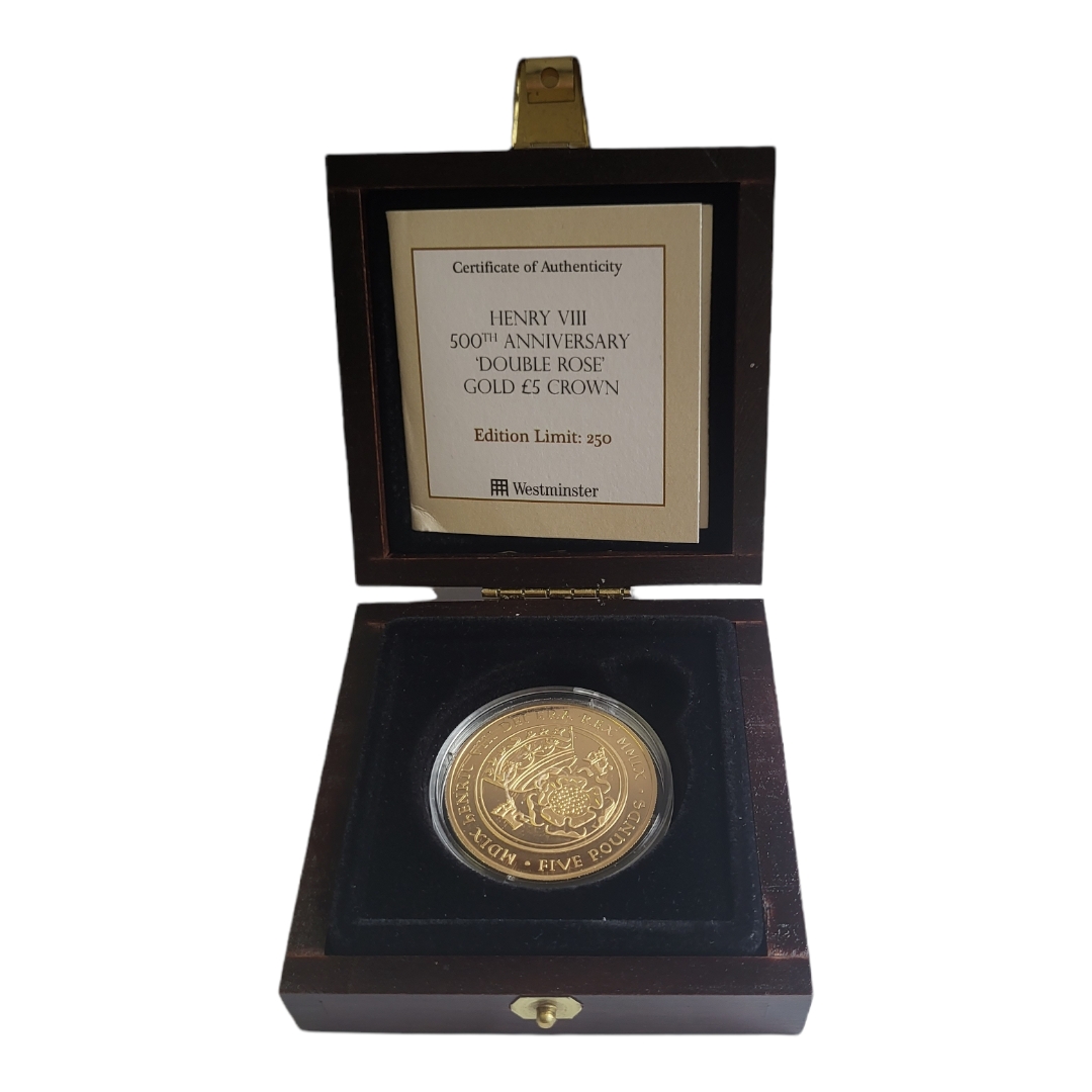 A 22CT GOLD 'DOUBLE ROSE' FIVE POUND PROOF COIN, DATED 2009 Titled 'Henry VIII 500th Anniversary