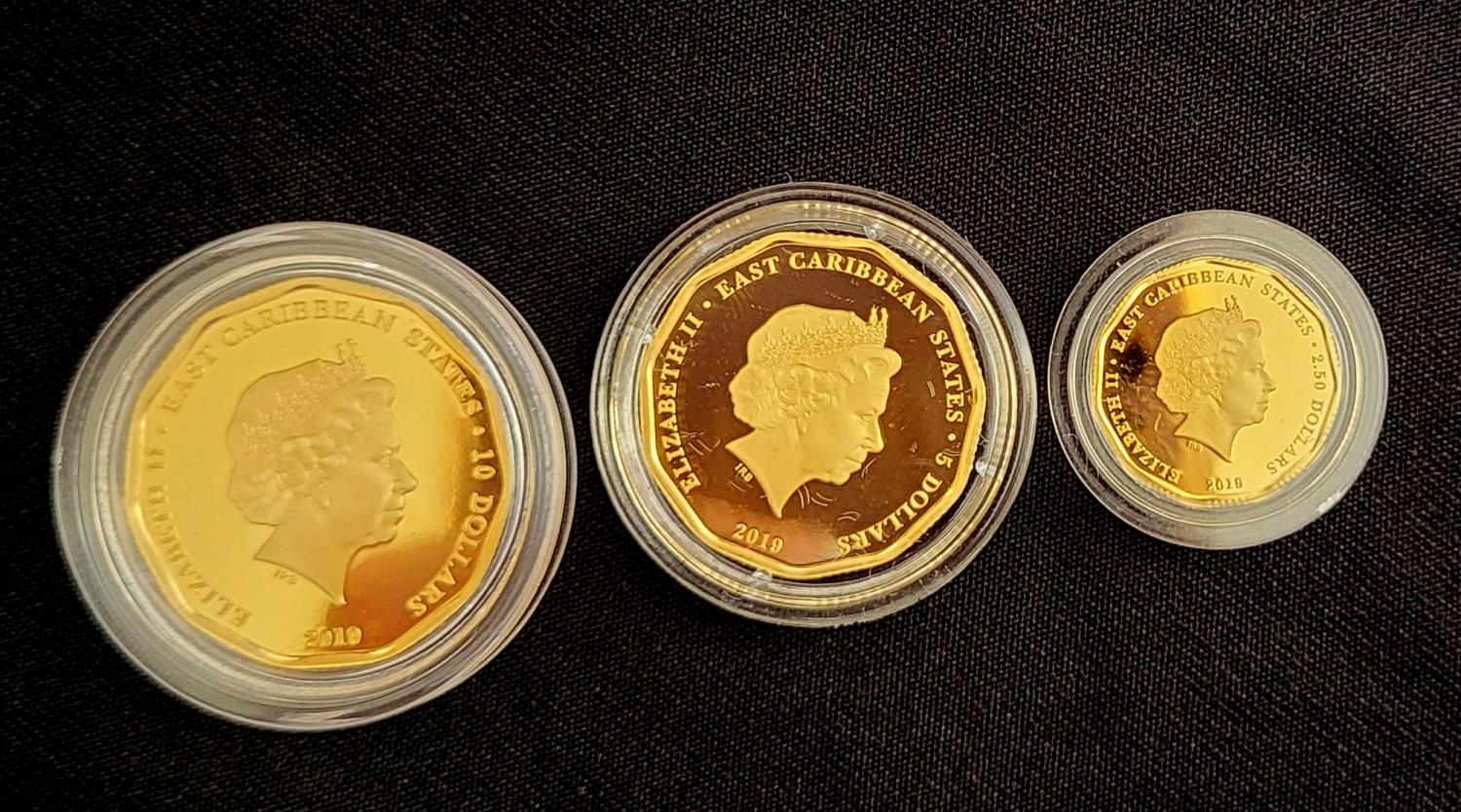 A 22CT GOLD 'MOON LANDING' COMMEMORATIVE PRESTIGE PROOF SOVEREIGN SET, ISSUED 2019 Comprising - Image 5 of 5