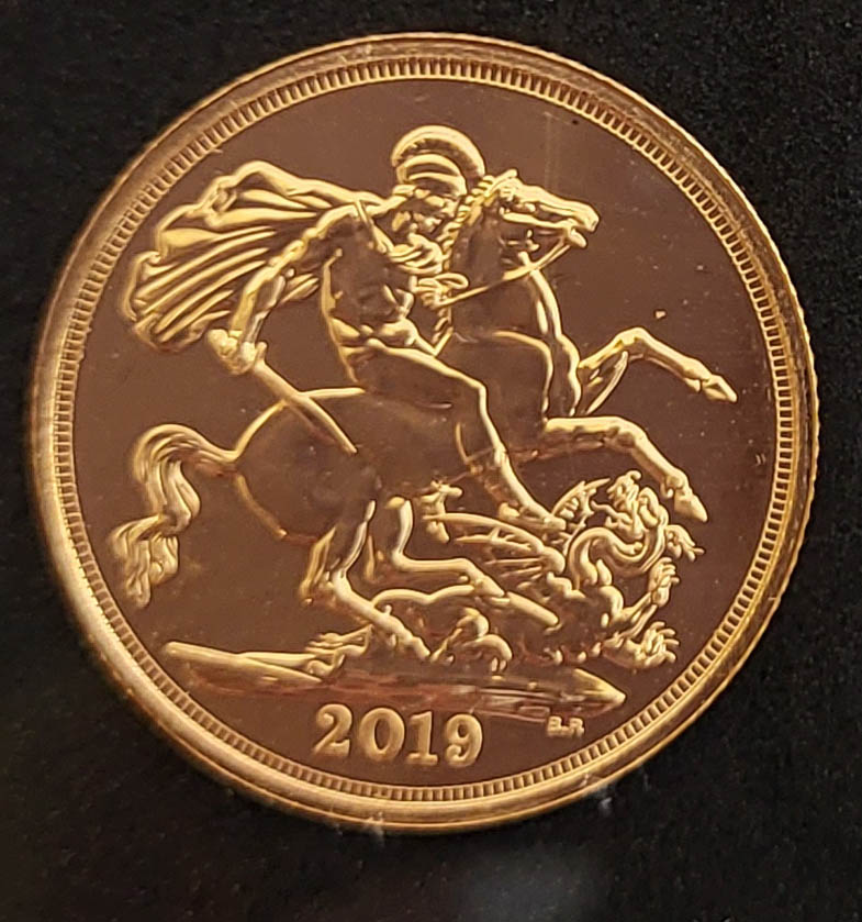 A 22CT GOLD 2019 DATESTAMP FULL SOVEREIGN COIN Bearing George and Dragon design verso, limited - Image 4 of 5