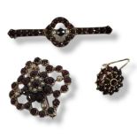 AN EARLY 20TH CENTURY YELLOW METAL,GARNET AND SEED PEARL BROOCH Having an arrangement of round cut