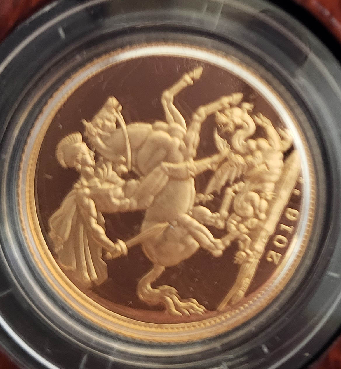 A 22CT GOLD FULL SOVEREIGN PROOF COIN, DATED 2016 With George and Dragon to reverse, in a protective - Image 2 of 5