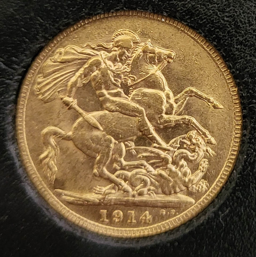 A PAIR OF WWI 22CT GOLD FULL SOVEREIGN COINS, DATED 1914 AND 1918 With George and Dragon design to - Image 2 of 9