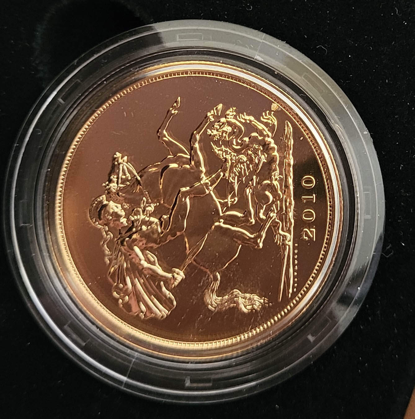 A 22CT GOLD FIVE POUND BRILLIANT UNCIRCULATED COIN, DATED 2010 With George and Dragon to reverse, in - Image 2 of 5