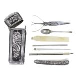 AN 18TH CENTURY GENTLEMAN’S SILVER AND BLACK SHAGREEN ETUI/NECESSAIRE Elliptic cylindrical form,