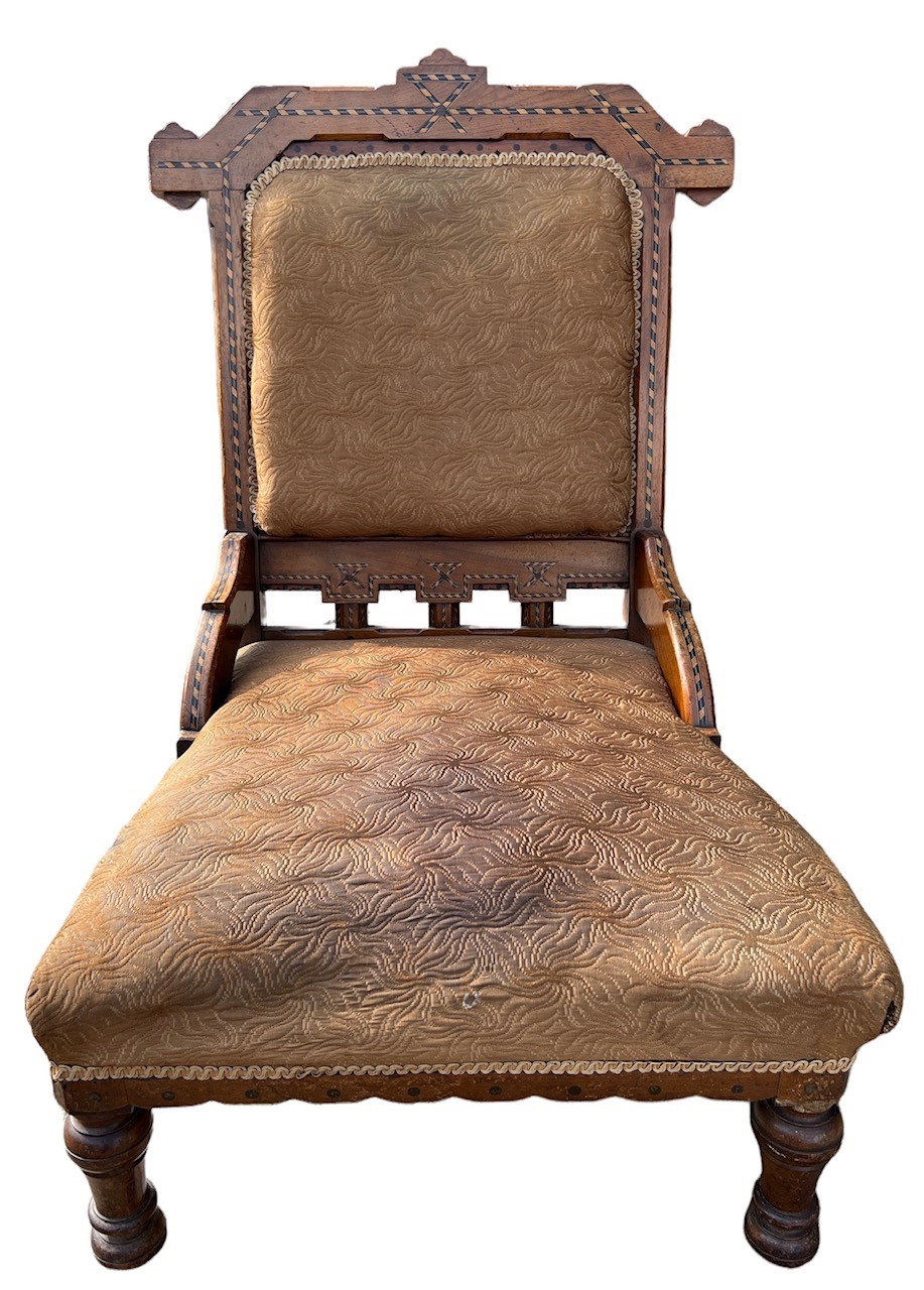 ATTRIBUTED TO CHARLES BEVAN, A GOOD 19TH CENTURY ARTS AND CRAFTS OAK AND INLAID ARMCHAIR.