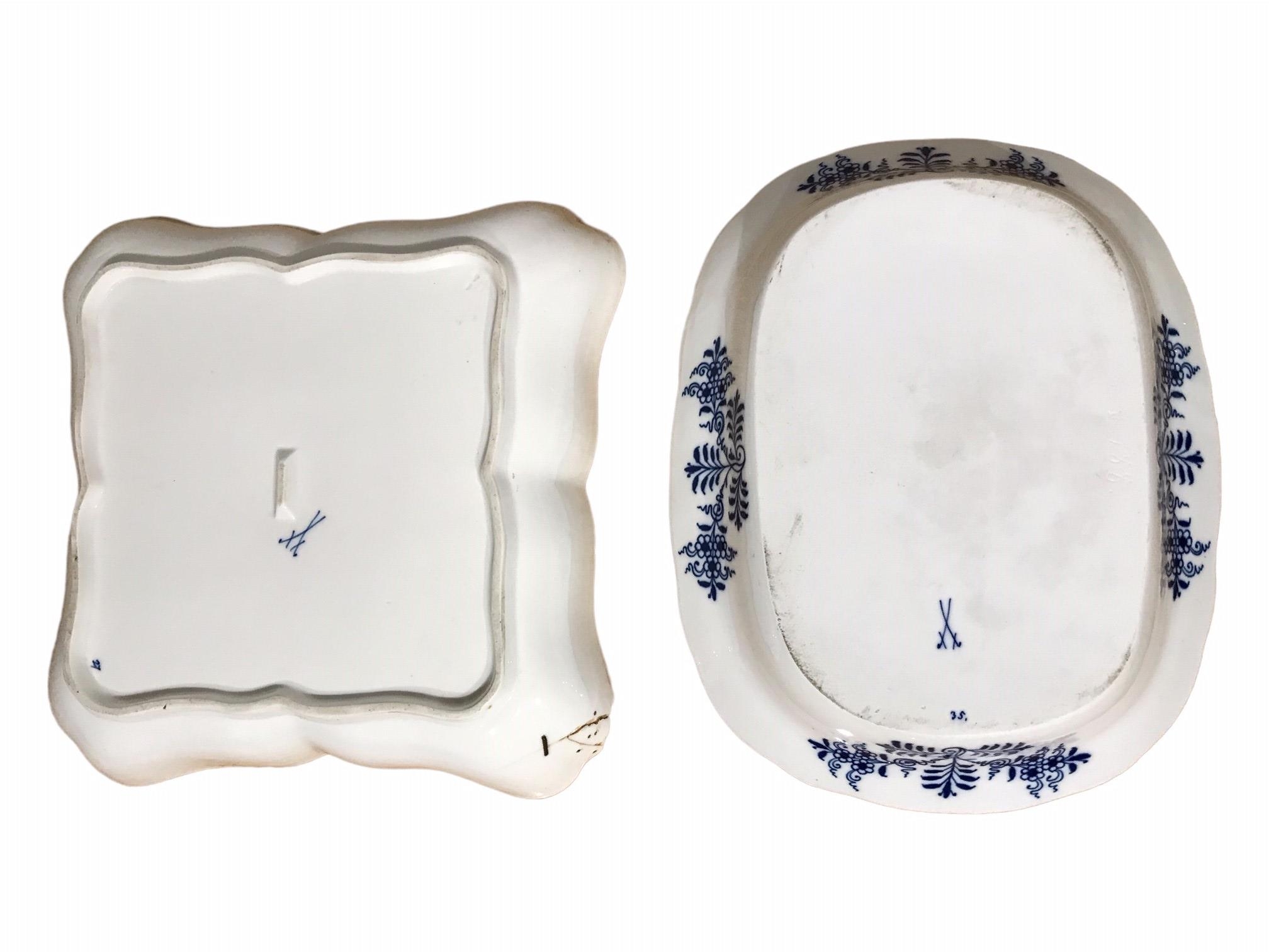 A COLLECTION OF 19TH CENTURY AND LATER BLUE AND WHITE MEISSEN PLATTERS, TEAPOT, PLATE, FUNNEL ETC - Bild 5 aus 11