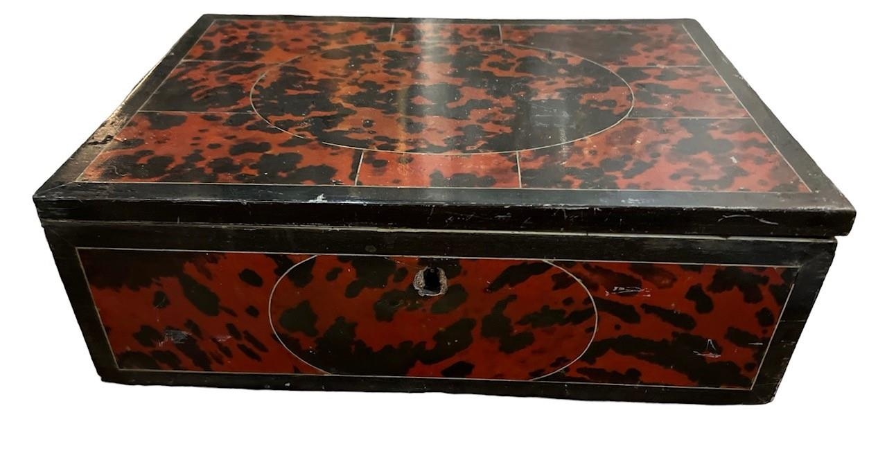 AN 18TH CENTURY TORTOISESHELL WORK BOX With hinged lid opening to reveal starburst inlaid interior - Image 3 of 4