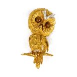 A YELLOW METAL (TESTS AS 18CT GOLD), DIAMOND AND TIGERS EYE OWL BROOCH Owl having tigers eye for