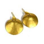 A PAIR OF YELLOW METAL (TESTS AS 18CT GOLD) DROP EARRINGS. Having a light planished finish. (8.7g)