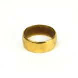 AN 18CT YELLOW GOLD WEDDING BAND. (UK ring size L, 4.9g)