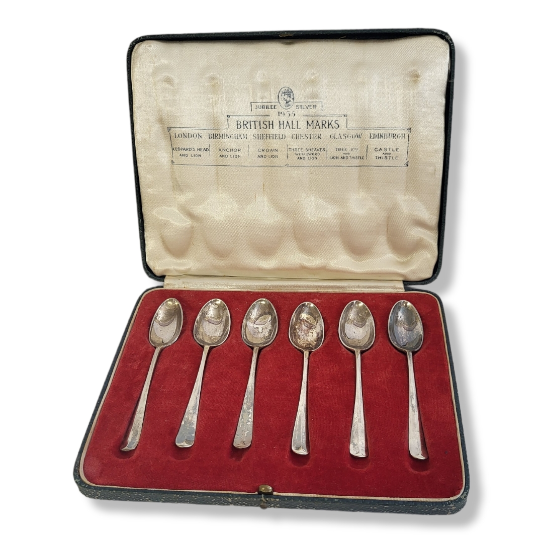 A SET OF SIX 20TH CENTURY SCOTTISH SILVER RATTAIL TEASPOONS With Royal Commemorative, hallmarked
