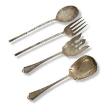 A PAIR OF EARLY 20TH CENTURY STERLING SILVER SALAD SERVERS Having pierced decoration to fork,