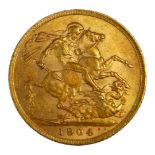 AN EDWARDIAN 22CT GOLD SOVEREIGN COIN, DATED 1904 With King Edward VII bust and George and Dragon to