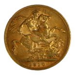 AN EDWARDIAN 22CT GOLD SOVEREIGN COIN, DATED 1910 With King Edward VII bust and George and Dragon to
