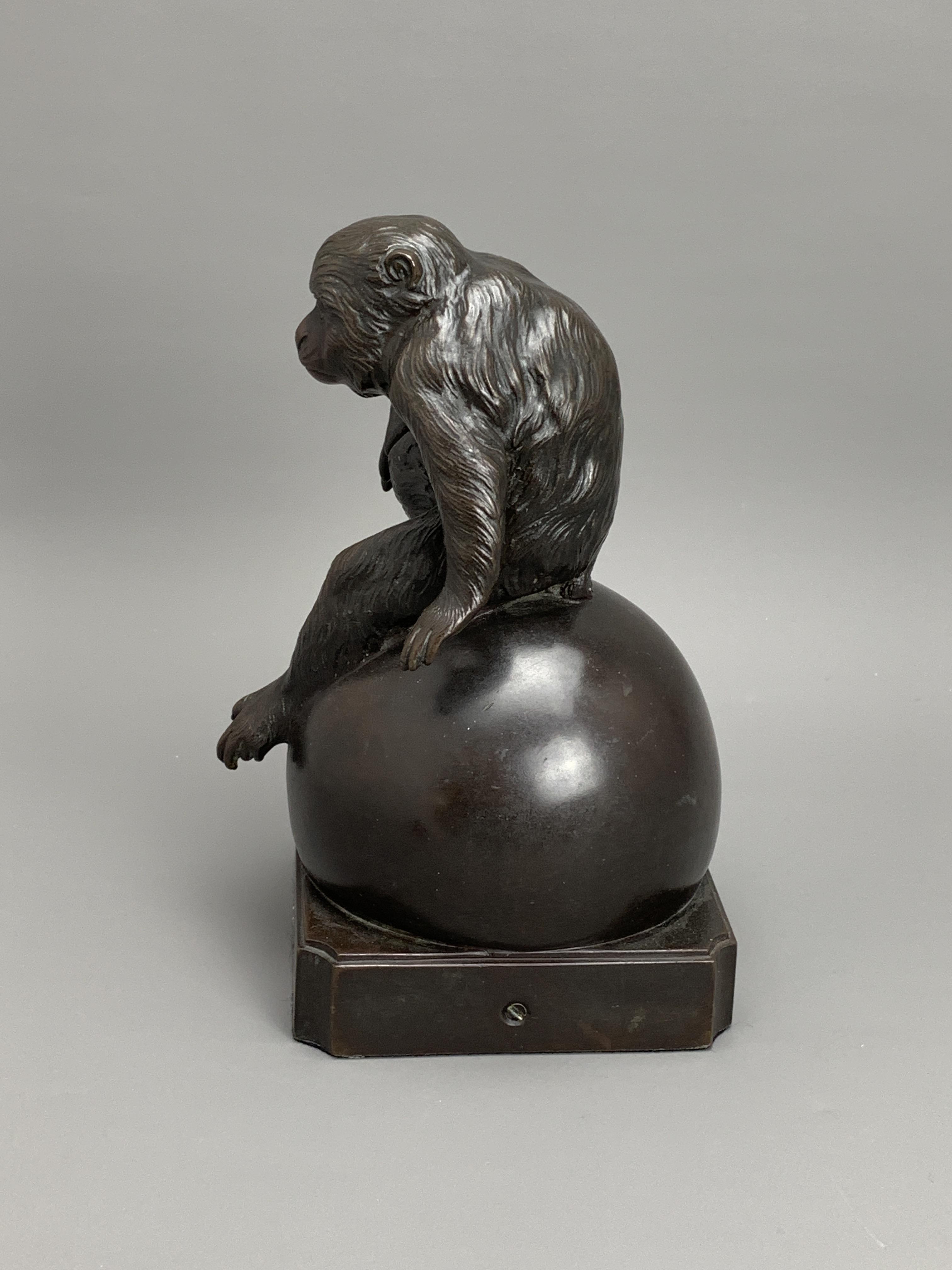 A Japanese Bronze Gibbon, Taisho period H:21.5cm with good dark patina, seated on a large ball as if - Bild 5 aus 7