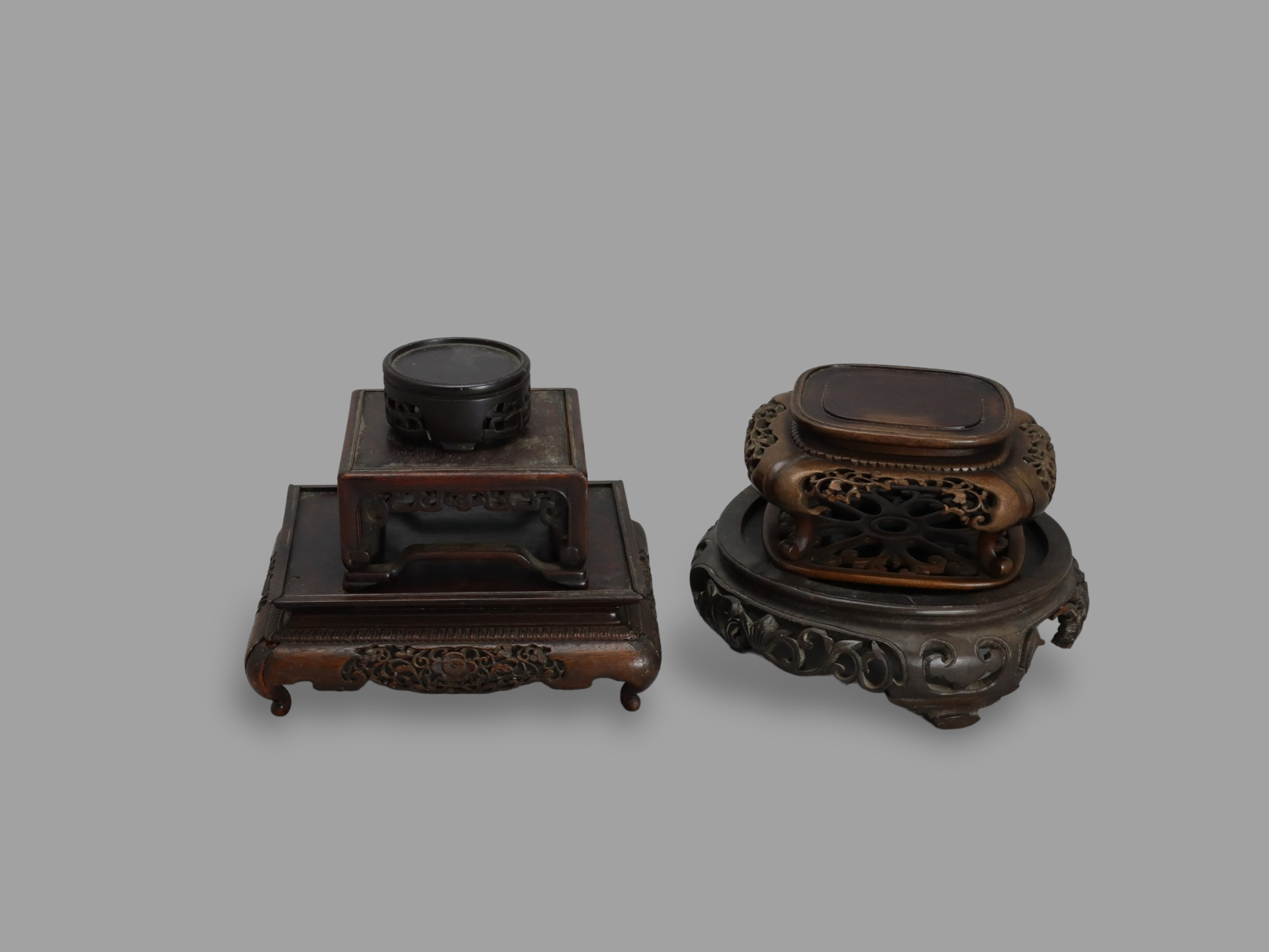 A group of Five assorted Wood Stands,c.1900 - Bild 6 aus 7