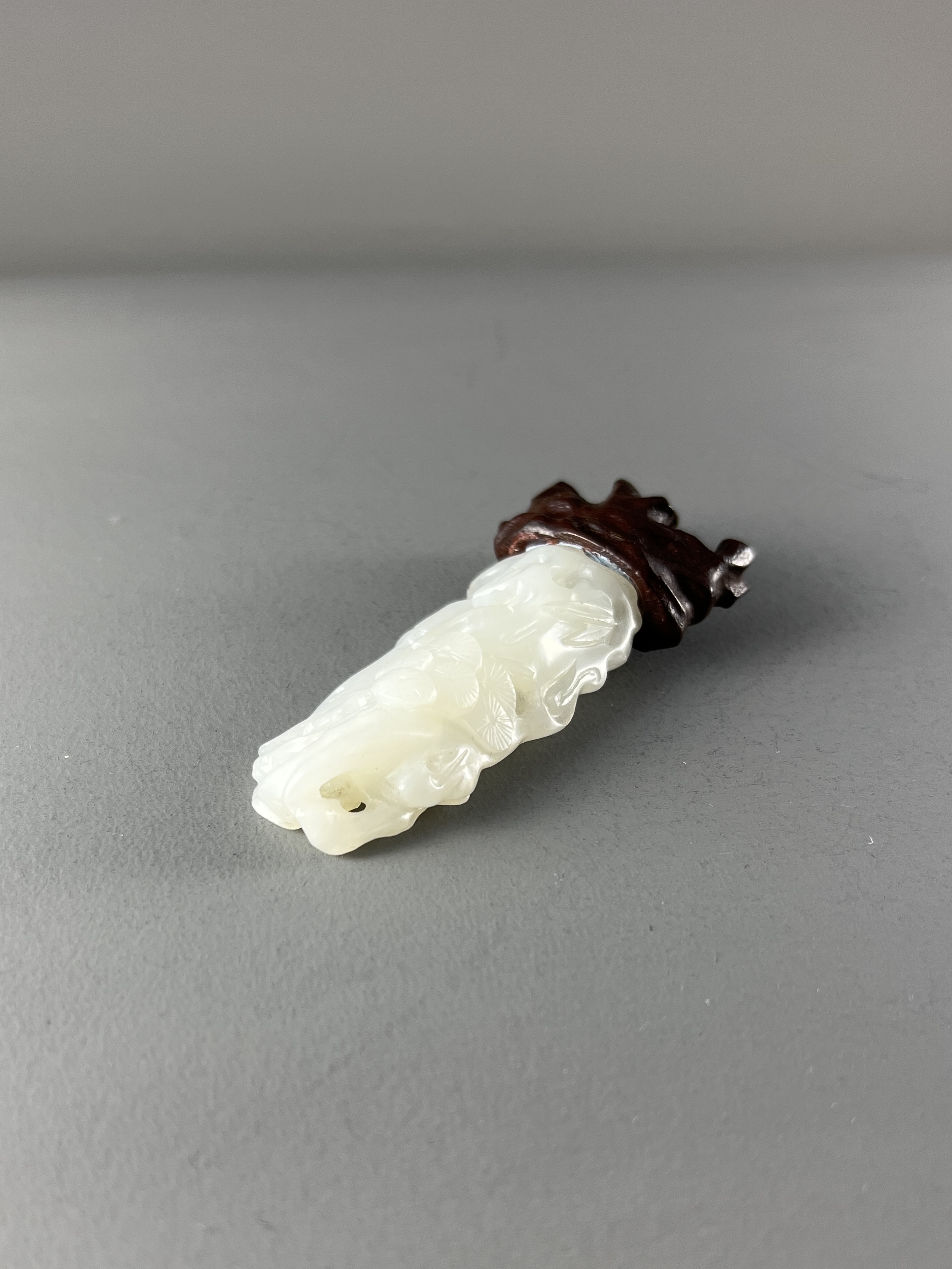 A White Jade 'Ancient Pine' Pendant, Qianlong H:6.5cm finely carved in high and pierced relief ,with - Image 5 of 9