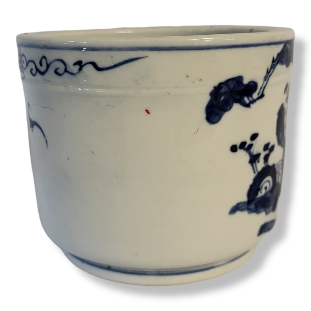 A FINE 19TH CENTURY CHINESE QING DYNASTY HARD PASTE PORCELAIN BLUE AND WHITE JAR Decorated to one - Image 2 of 7