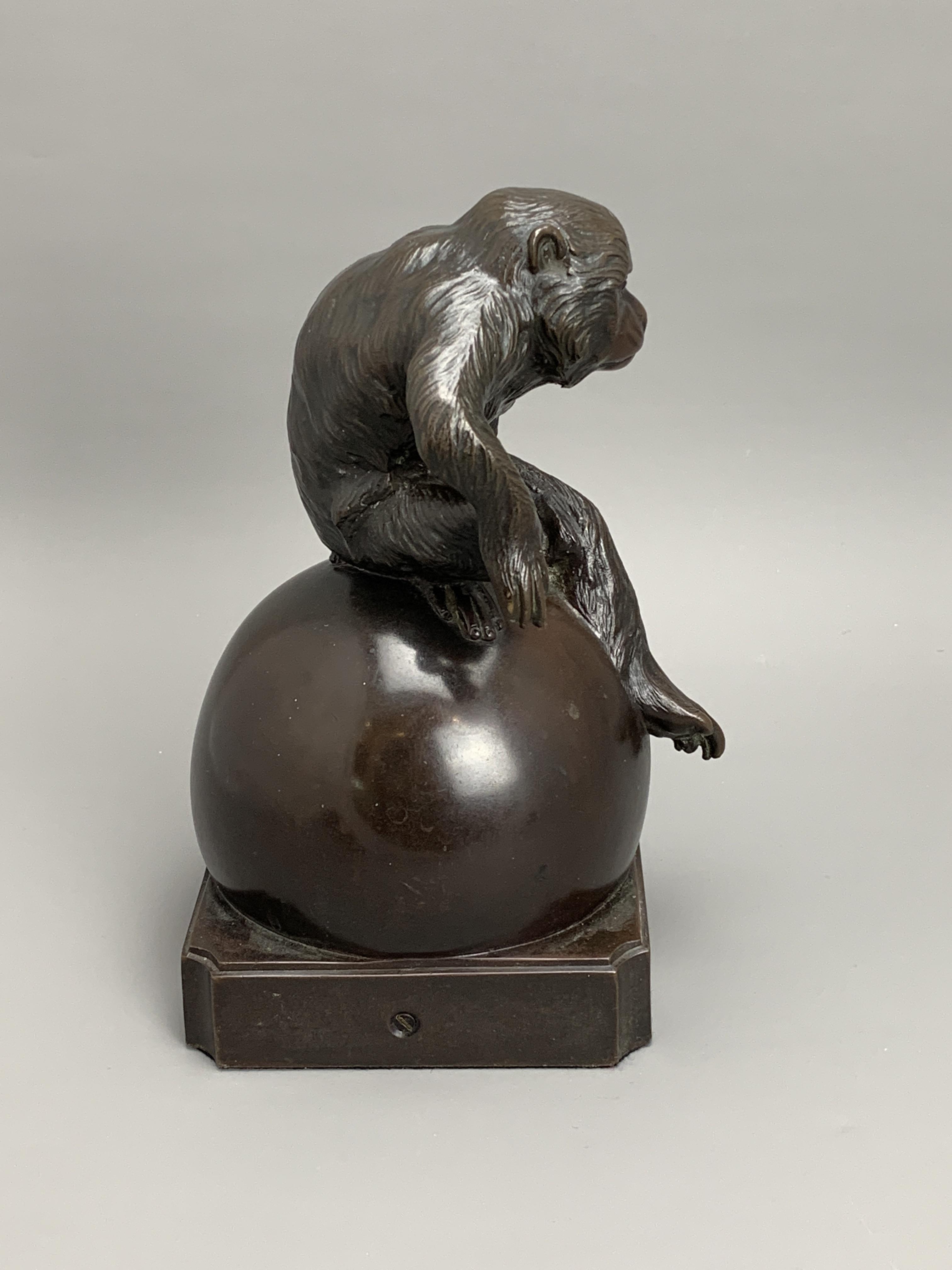 A Japanese Bronze Gibbon, Taisho period H:21.5cm with good dark patina, seated on a large ball as if - Bild 4 aus 7