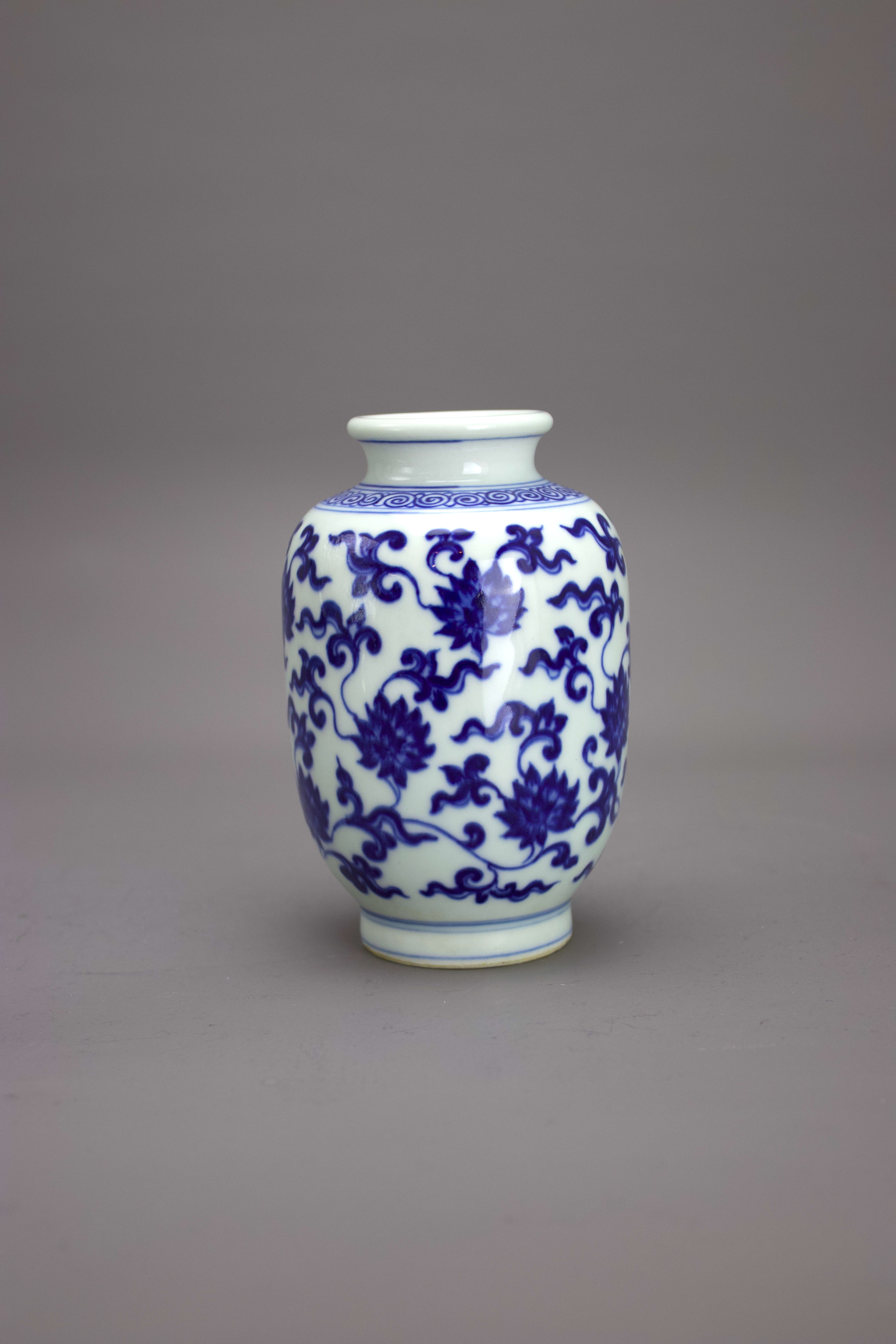 A blue and white ovoid Vase, Six character mark of Yongzheng, H: 12.8cm decorated with a Ming