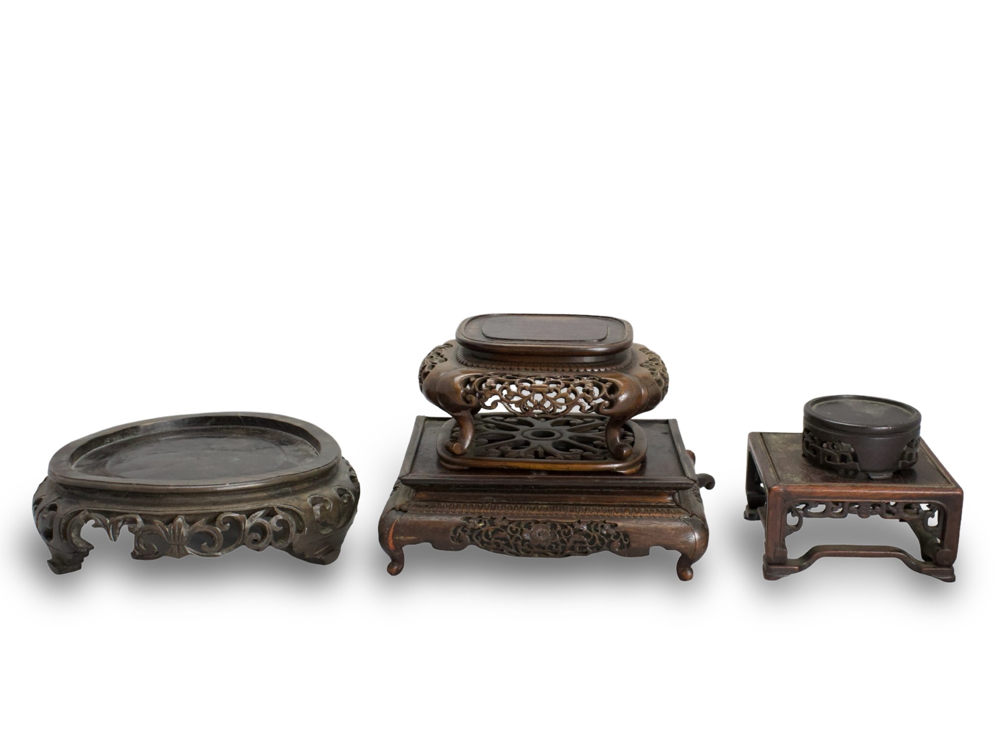 A group of Five assorted Wood Stands,c.1900 - Bild 7 aus 7