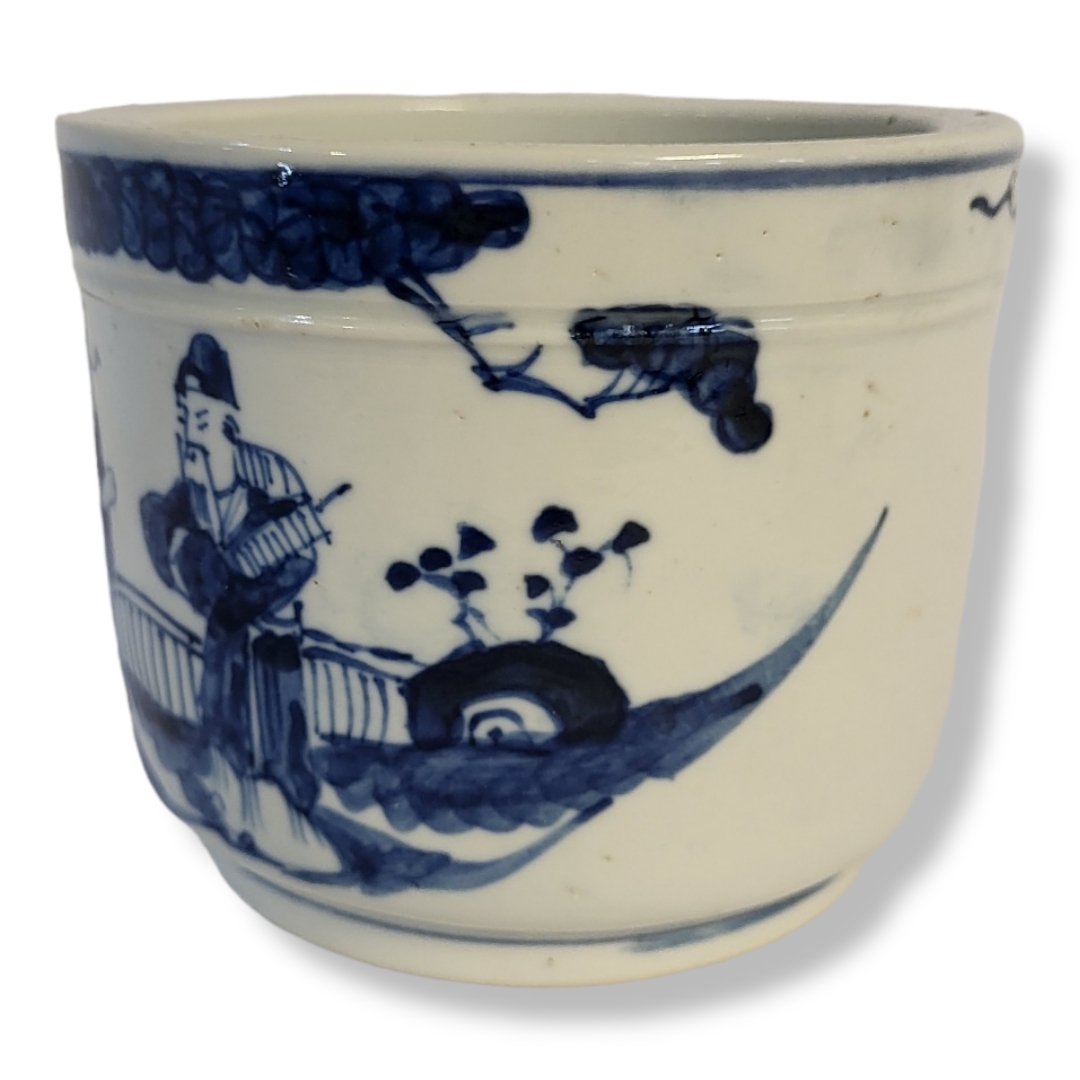 A FINE 19TH CENTURY CHINESE QING DYNASTY HARD PASTE PORCELAIN BLUE AND WHITE JAR Decorated to one - Image 7 of 7
