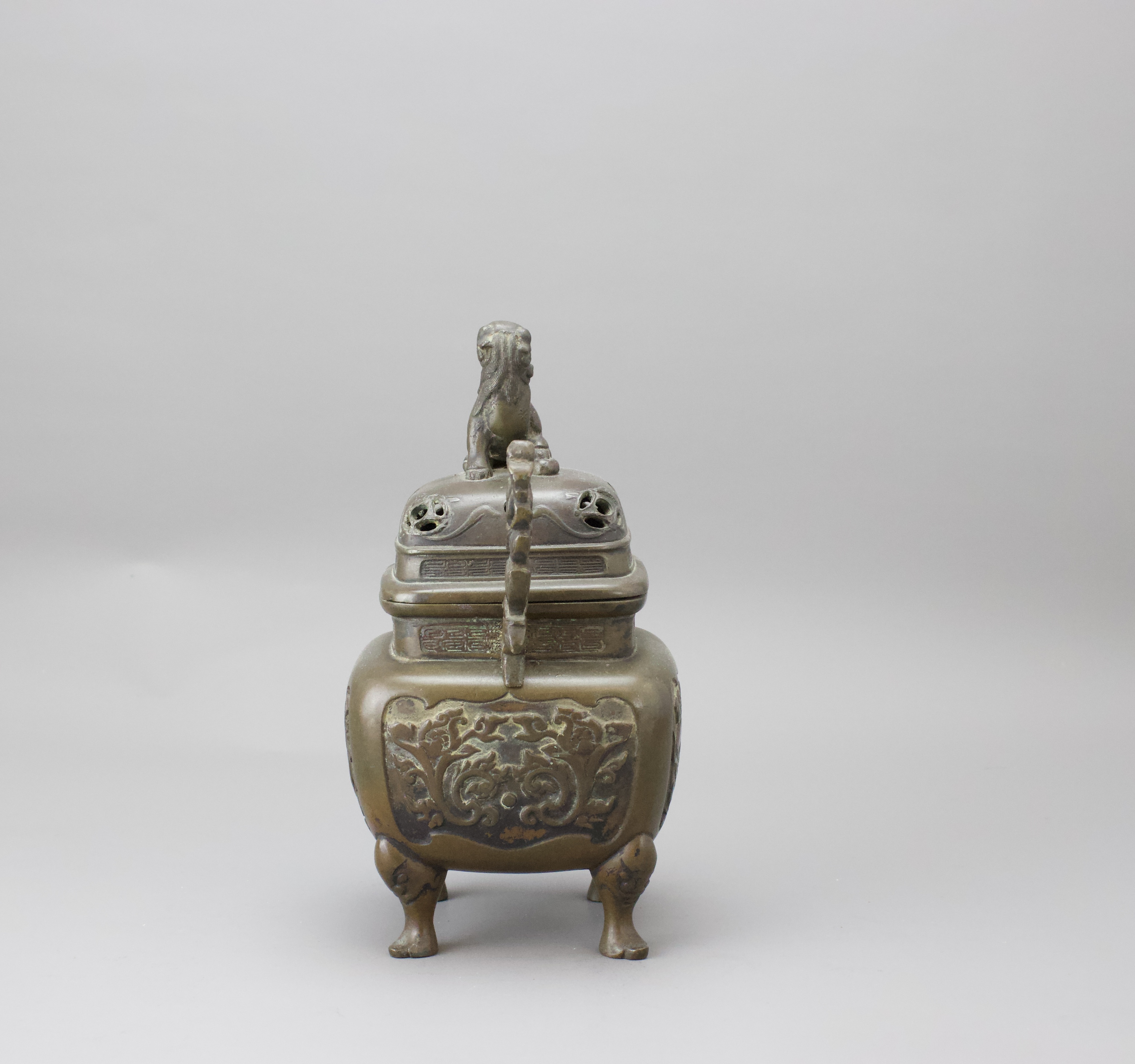 A Japanese Bronze Censer and Cover, Meiji period H:21cm Of square section, standing on four baluster - Bild 2 aus 4