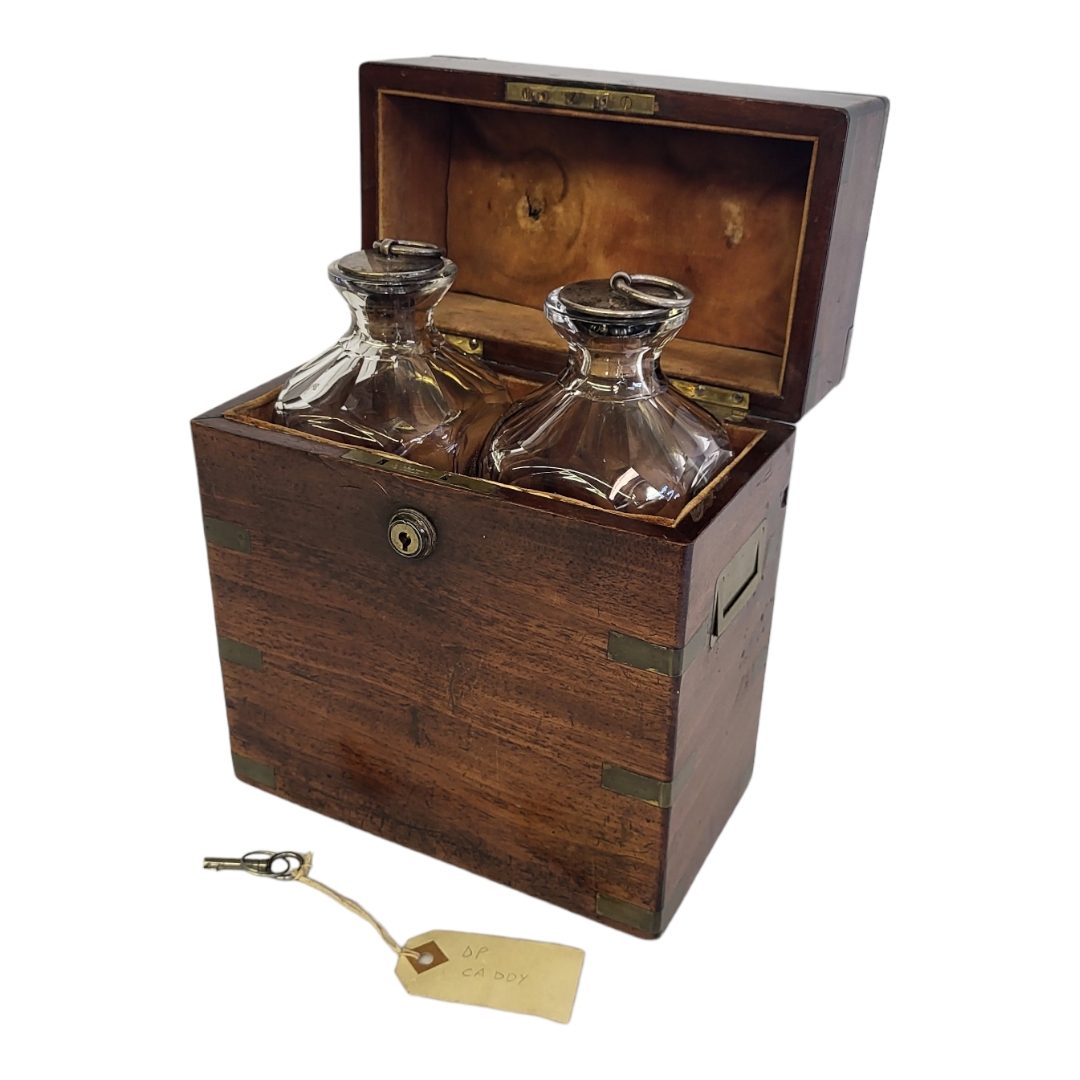 A FINE LATE GEORGE III/EARLY VICTORIAN MAHOGANY TRAVELLING BRASS BOUND LIQUEUR/SPIRIT DECANTER BOX