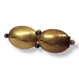 A VINTAGE 18CT GOLD BROOCH Having two oval panels with spherical mounts. (approx 3.5cm) Condition: