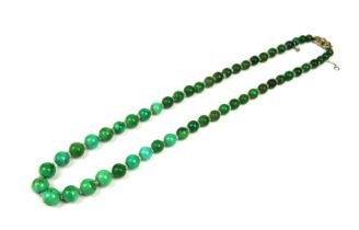 A WHITE METAL AND DIAMOND CLASPED GREEN TURQUOISE NECKLACE, WHITE METAL. (tested for 18ct, length