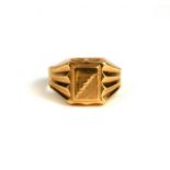 AN 18CT YELLOW GOLD GENTLEMAN'S SIGNET RING Having chased and textured front. (gross weight 4.3g, UK