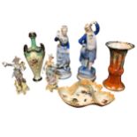 A COLLECTION OF 19TH CENTURY AND LATER PORCELAIN, TO INCLUDE A WORCESTER VASE, FAIRYLAND STYLE