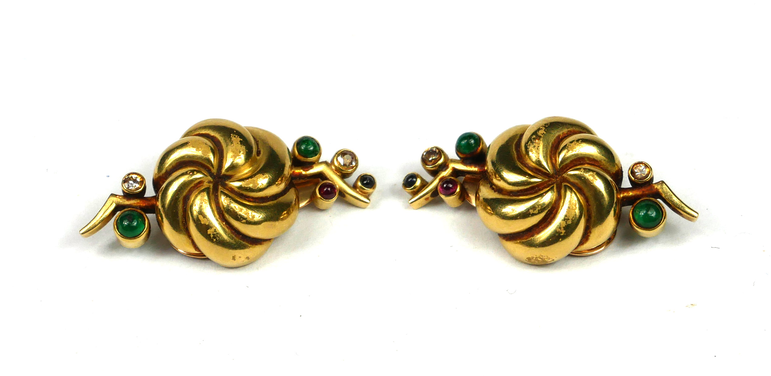 CARTIER, EARLY 20TH CENTURY FRENCH 18CT YELLOW GOLD, DIAMOND, EMERALD, RUBY AND SAPPHIRE CLIP ON