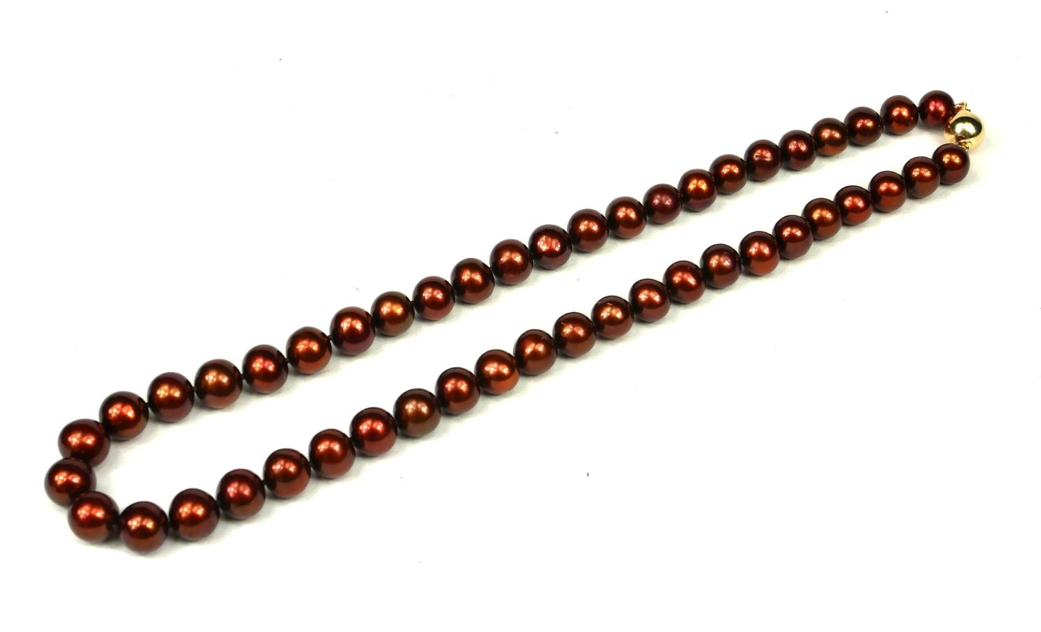 STRING OF COCOA FRESHWATER CULTURED PEARLS with a 9ct yellow gold ball clasp - Image 2 of 2