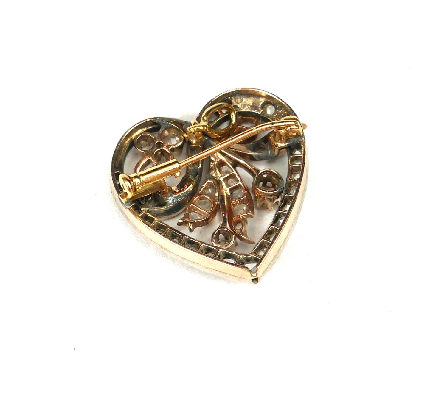 AN EDWARDIAN WHITE METAL AND DIAMOND HEART SHAPED BROOCH/PENDANT Reverse with yellow metal pin and - Image 2 of 2