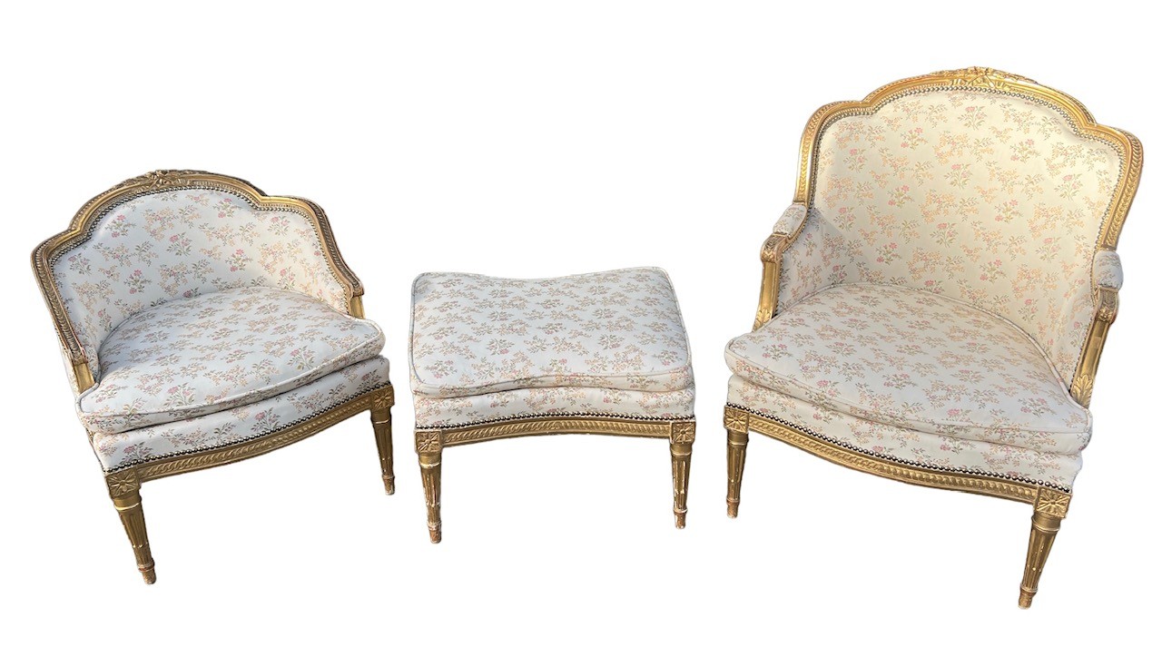 A FINE 19TH CENTURY FRENCH LOUIS XVI DESIGN CARVED GILTWOOD UNHOLSTERED DUCHESSE BRISSE, The - Image 4 of 7