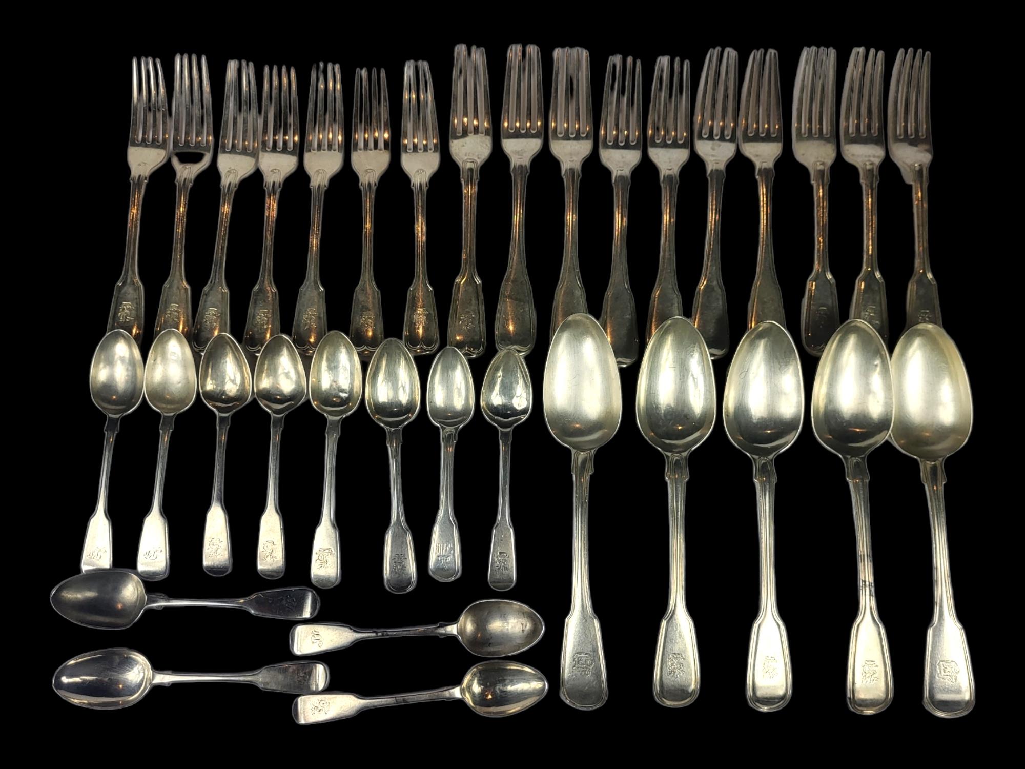 A LARGE COLLECTION OF GEORGE III AND LATER SILVER CUTLERY ALL HAVING FIDDLE AND THREAD PATTERN - Image 2 of 3
