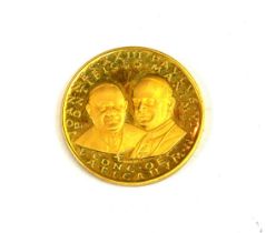 AN ITALIAN 21.6CT GOLD VATICAN ECUMENICAL COUNCIL II COIN. (90% gold, 7.1g)